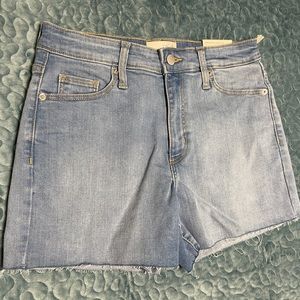 Iniversal Thread NWT Cut Off High Rise Midi Jean Shorts Size 4 Light Wash